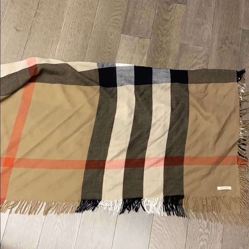 (SOLD) Burberry Nova check large scarf